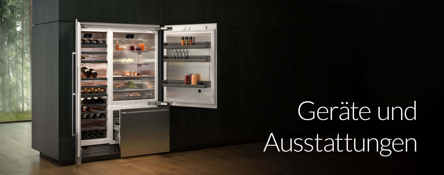 Headerbild: Geräte und Ausstattungen Großer Einbaukühlschrank: Kühlschrank mit Gefrierteil und Weinschrank, eingebaut in dunklem Holz – elegante, funktionale Lösung